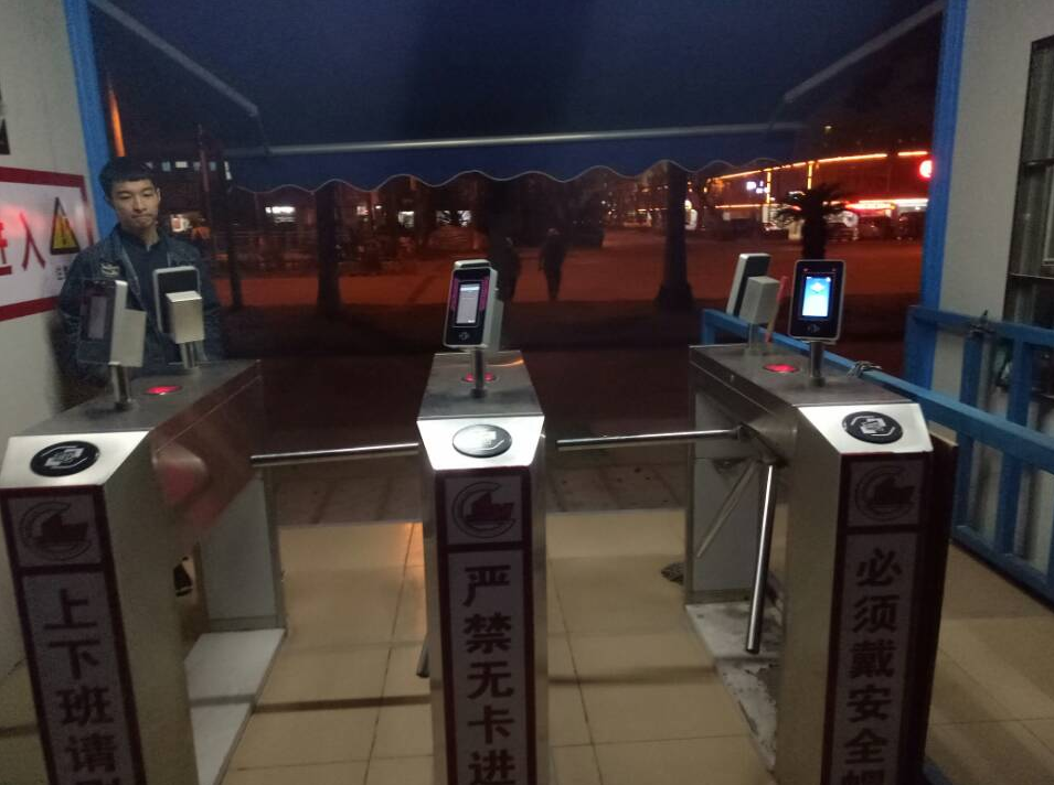 人臉識別門(mén)禁工地應用