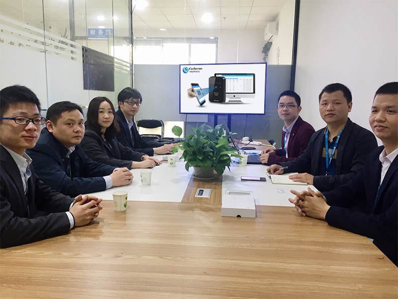 樂(lè )成置業(yè)與塞伯羅斯會(huì )面交談